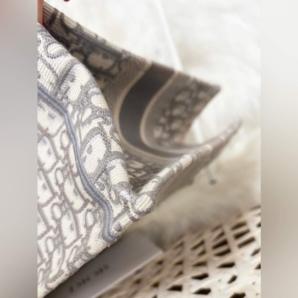 DIOR Book Tote, Medium, in Gray & Ecru Oblique - Picture 16 of 17